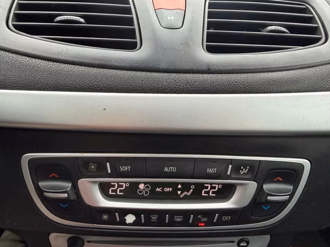 RENAULT MEGANE III 2.0 MT6 2012 - Imagen 20