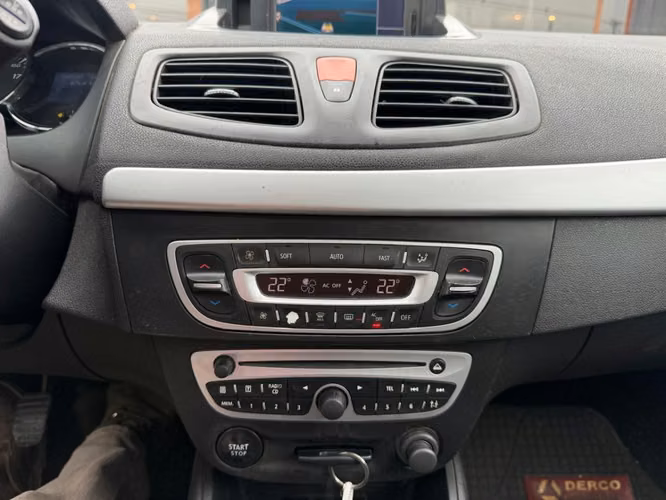 RENAULT MEGANE III 2.0 MT6 2012 - Imagen 19