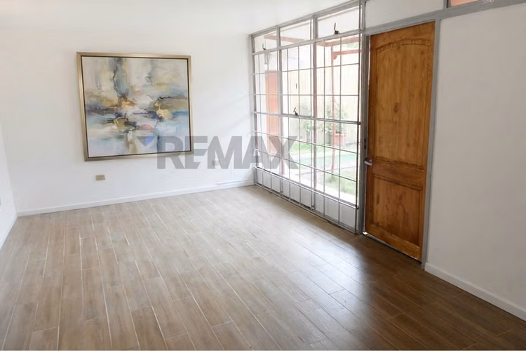 Casa en vitacura: piscina, terraza y quincho