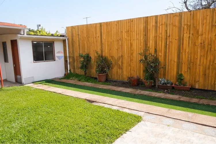 Casa en vitacura: piscina, terraza y quincho