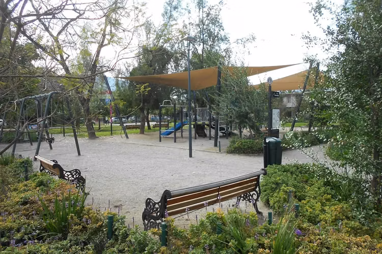 Casa en vitacura: piscina, terraza y quincho