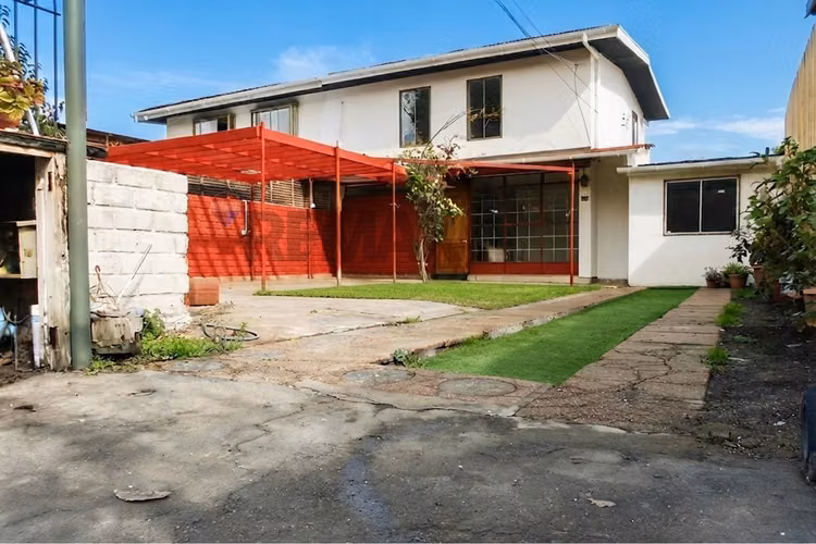 Casa en vitacura: piscina, terraza y quincho