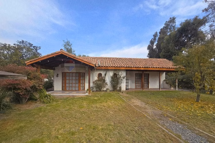 Gran casa con cabaña adicional en chicureo