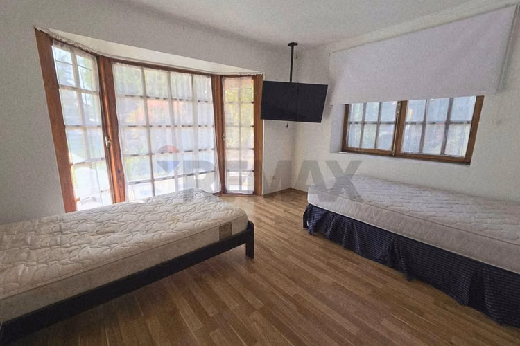 Gran casa con cabaña adicional en chicureo