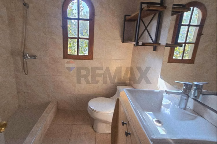 Gran casa con cabaña adicional en chicureo