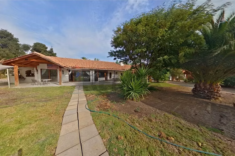 Gran casa con cabaña adicional en chicureo