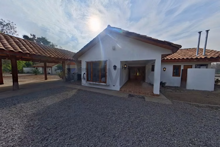Gran casa con cabaña adicional en chicureo