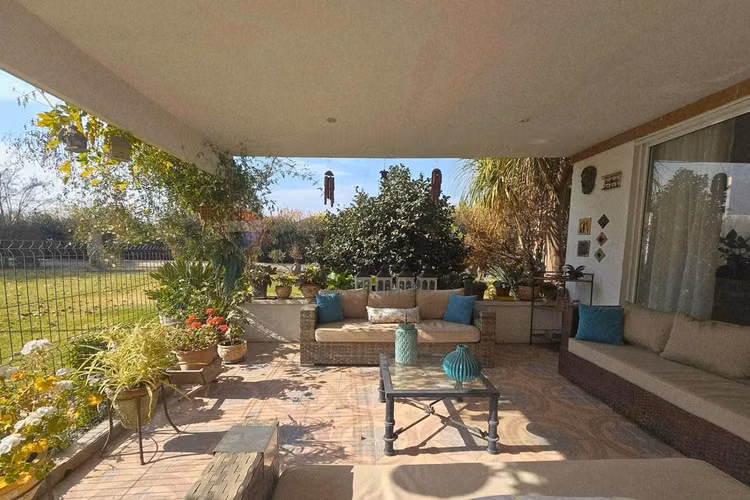 Venta casa inglesa, 2 quinchos, piscina, sauna