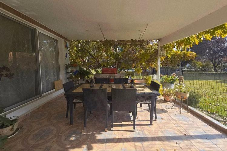 Venta casa inglesa, 2 quinchos, piscina, sauna