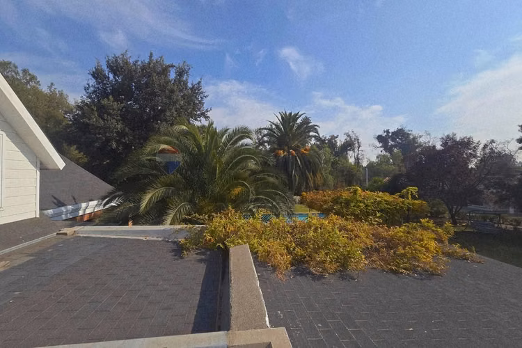 Venta casa inglesa, 2 quinchos, piscina, sauna