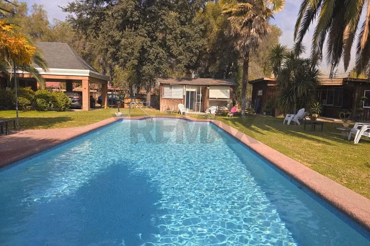 Venta casa inglesa, 2 quinchos, piscina, sauna