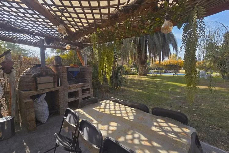 Venta casa inglesa, 2 quinchos, piscina, sauna