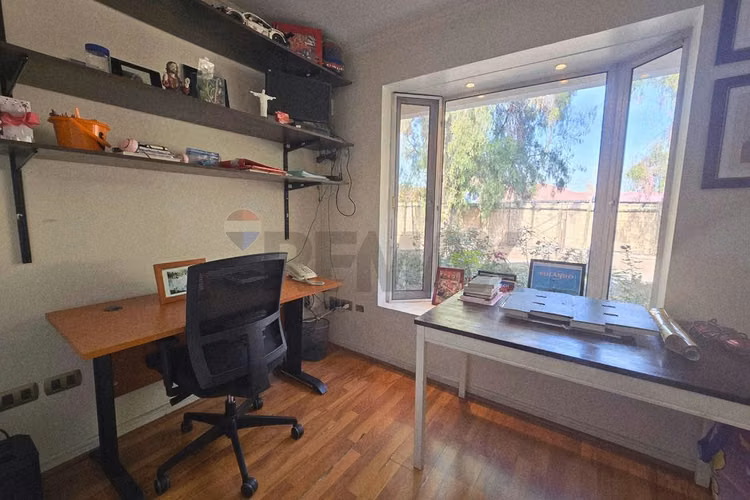 Venta casa inglesa, 2 quinchos, piscina, sauna