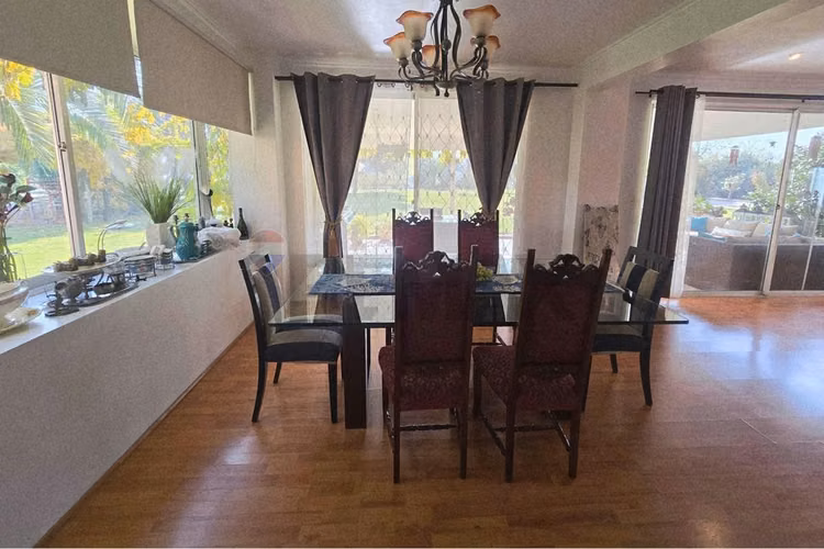 Venta casa inglesa, 2 quinchos, piscina, sauna