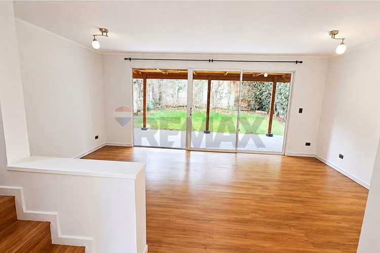 Oportunidad venta de casa 3 pisos 4d 3b huechuraba