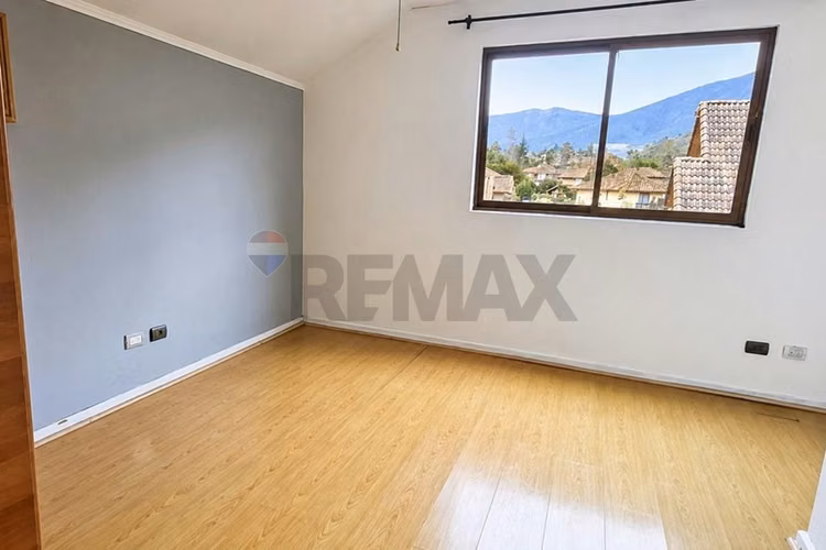 Oportunidad venta de casa 3 pisos 4d 3b huechuraba