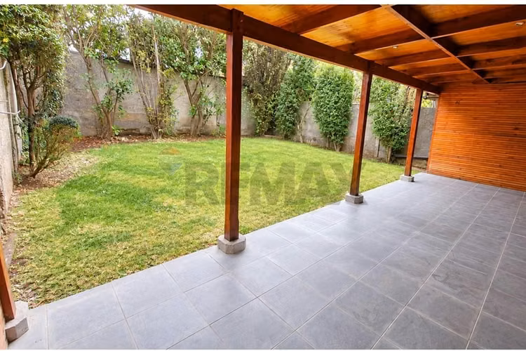 Oportunidad venta de casa 3 pisos 4d 3b huechuraba