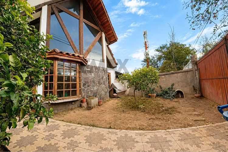 Propiedad con terreno 638m2 en macul