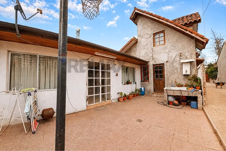 Propiedad con terreno 638m2 en macul