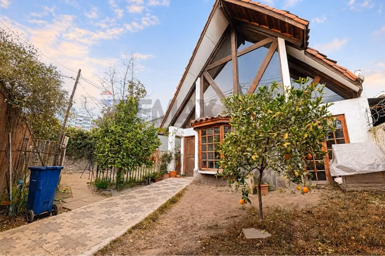 Propiedad con terreno 638m2 en macul