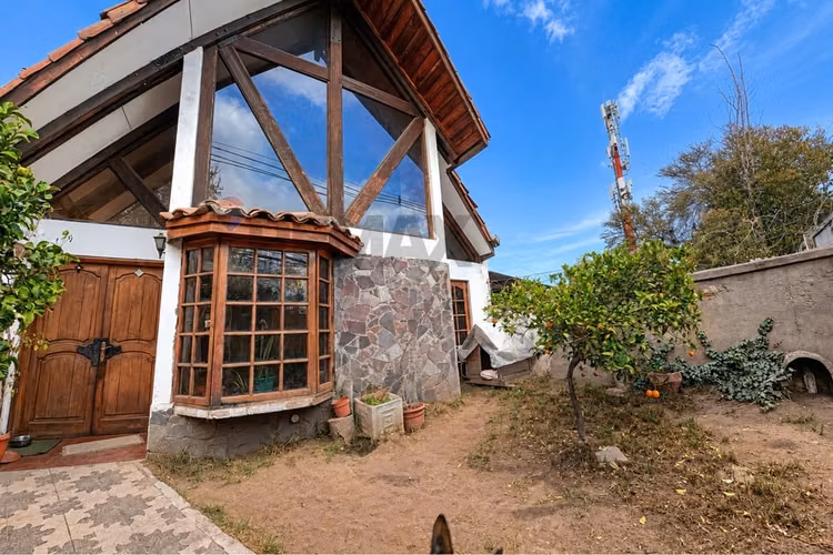 Propiedad con terreno 638m2 en macul