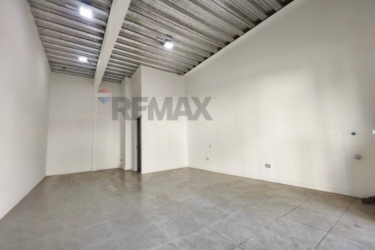 "arriendo local comercial en av. matta, 35m²"