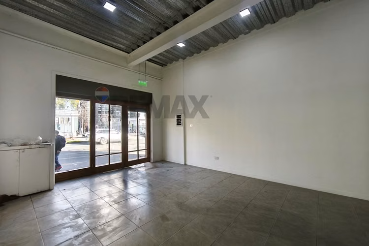 "arriendo local comercial en av. matta, 35m²"
