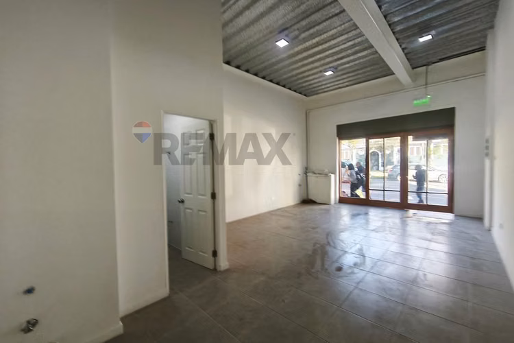 "arriendo local comercial en av. matta, 35m²"