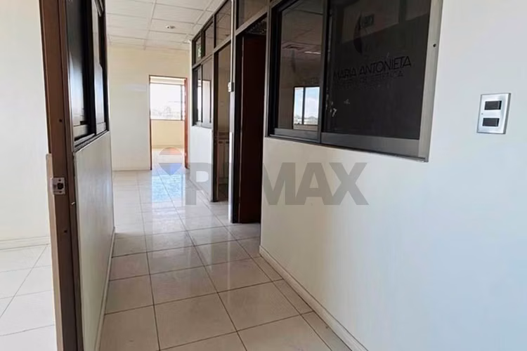 Amplia oficina en arriendo - Imagen 3