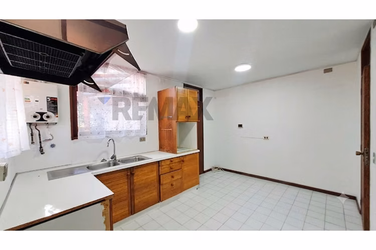Acogedora casa con gran terreno - Imagen 19
