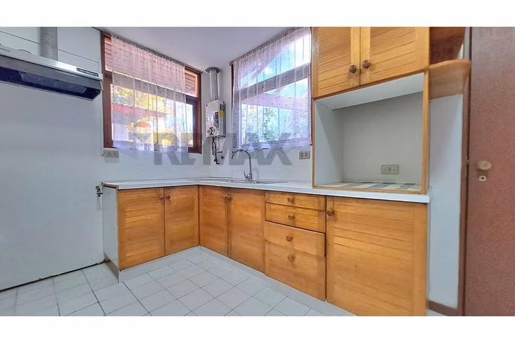 Acogedora casa con gran terreno - Imagen 3