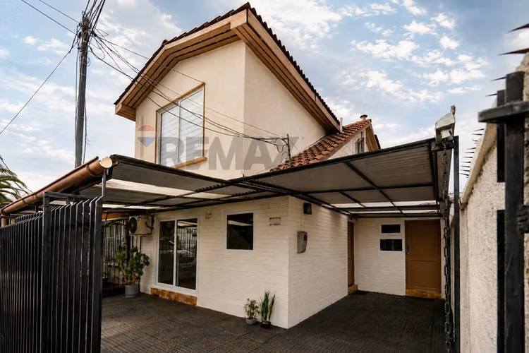 Renovada casa condominio cerrado en macul