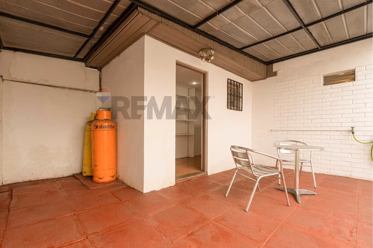 Renovada casa condominio cerrado en macul