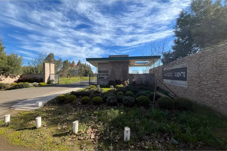 Se vende parcela en condominio mercedes oriente