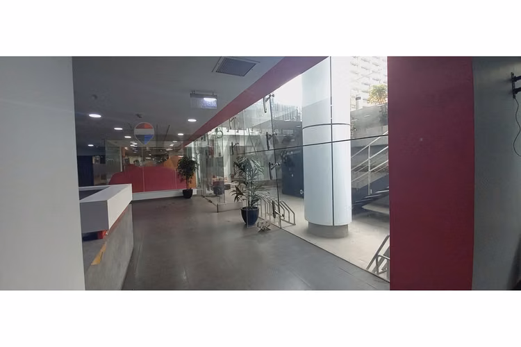 Local comercial en escuela militar - Imagen 2