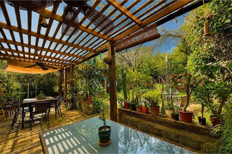 Casa exclusiva en condominio, la reina alta