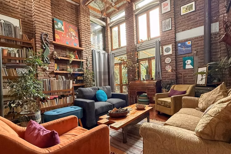 Casa exclusiva en condominio, la reina alta