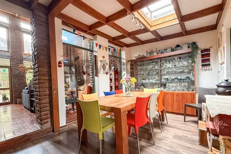Casa exclusiva en condominio, la reina alta