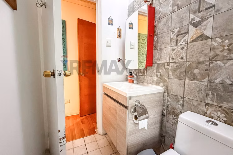 Casa exclusiva en condominio, la reina alta