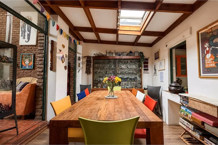 Casa exclusiva en condominio, la reina alta