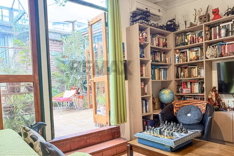 Casa exclusiva en condominio, la reina alta