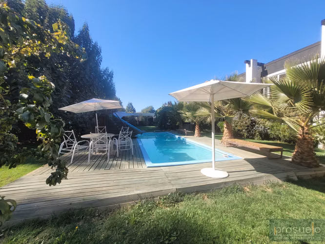 CASA GRANDE EN LINDA PARCELA CON PISCINA Y JARDINES LIMACHE