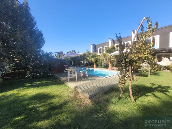 CASA GRANDE EN LINDA PARCELA CON PISCINA Y JARDINES LIMACHE