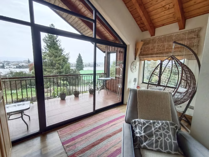EXCLUSIVA CASA CON VISTA AL RÍO EN ISLA TEJA SUR