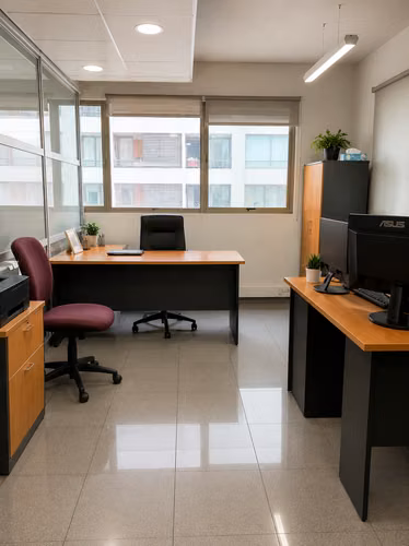 ARRIENDO DE OFICINA AMOBLADA Y LISTA PARA OPERAR