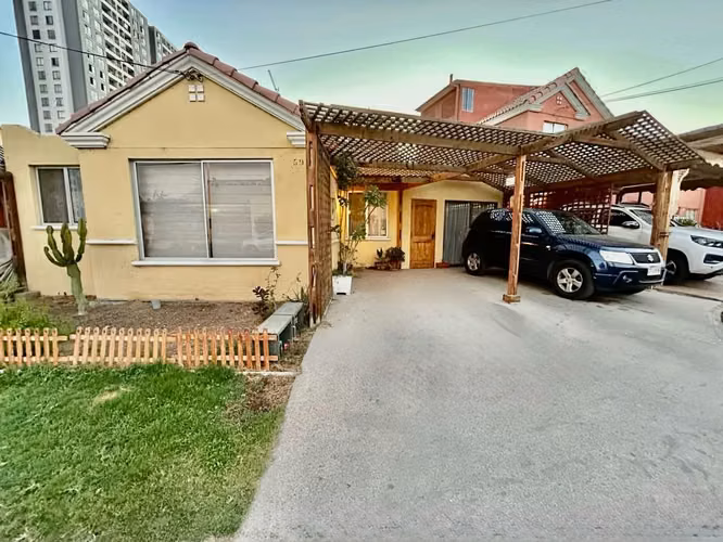 SE VENDE CASA AMPLIA FRENTE A COLEGIO ANTOFAGASTA ¡Oportunidad!