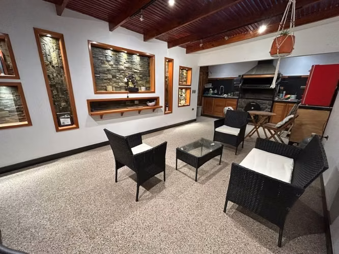 SE VENDE CASA AMPLIA FRENTE A COLEGIO ANTOFAGASTA ¡Oportunidad!