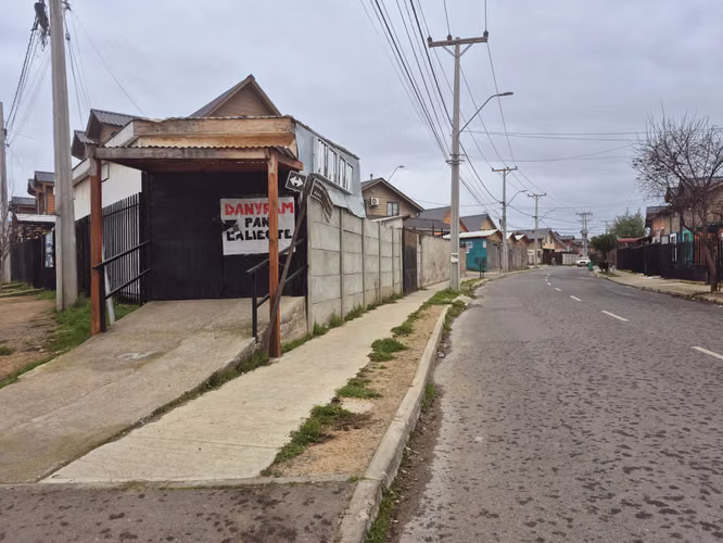 Oportunidad ,Casa esquina 3D/2B/2E ,Con Local Comercial ,Plena Avenida