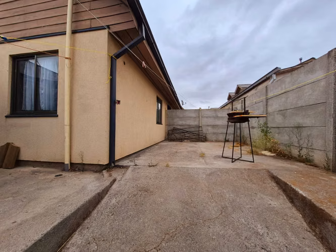 Oportunidad ,Casa esquina 3D/2B/2E ,Con Local Comercial ,Plena Avenida