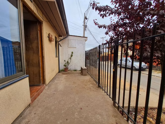 Oportunidad ,Casa esquina 3D/2B/2E ,Con Local Comercial ,Plena Avenida